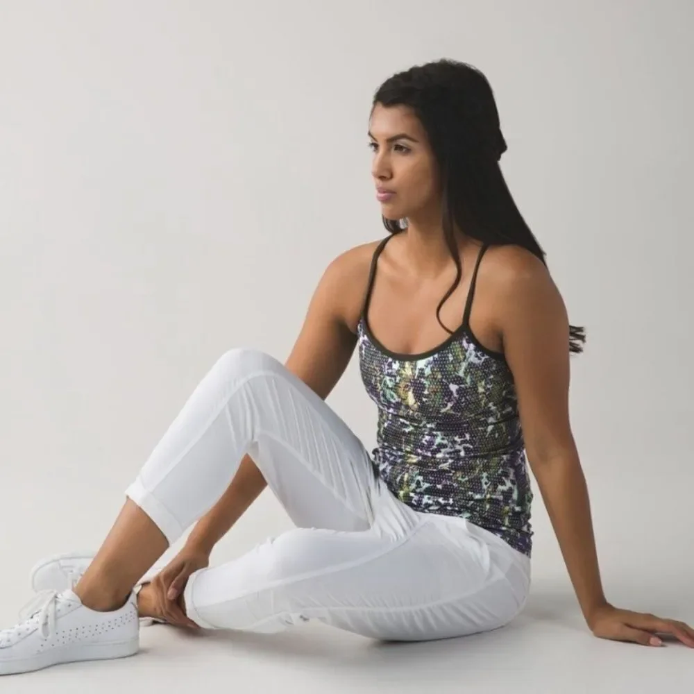 Lululemon Floral Sport White Multi/Pistachio Dancing‎ Warrior Activewear Top 8